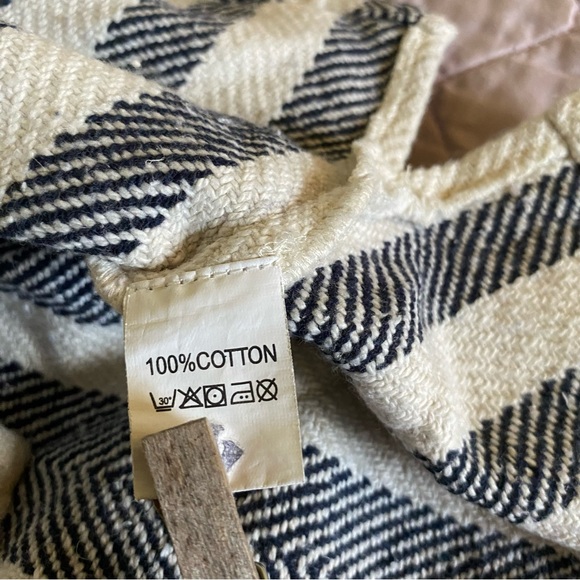 Pullover poncho hoodie - Picture 8 of 8